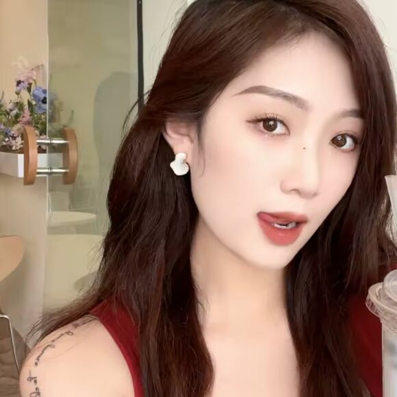 Irregular Shell Stud Earrings with .925 Silver Needle – Gold Trim Finish - Picture 7 of 7